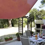 Casa vacanze With Private Terrace, Bellegarde (Gard)