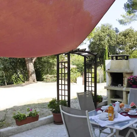 Сasa de vacaciones With Private Terrace, Bellegarde (Gard)