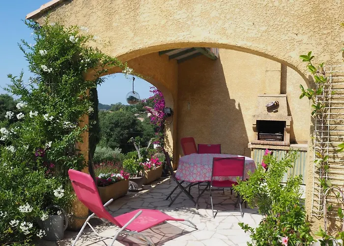 With Private Terrace, * Bellegarde (Gard)